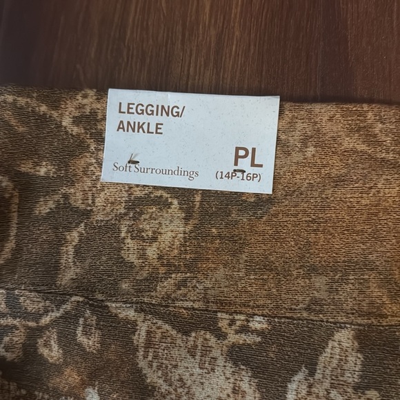 Soft Surroundings Floral Leggings Size 14P-16P - Picture 3 of 7